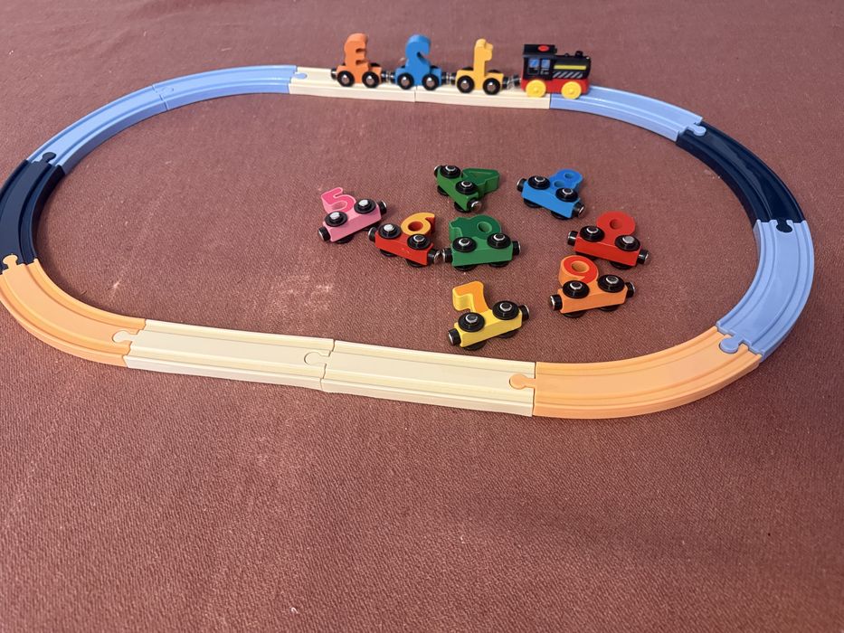 Поезд движущийся с прицепом