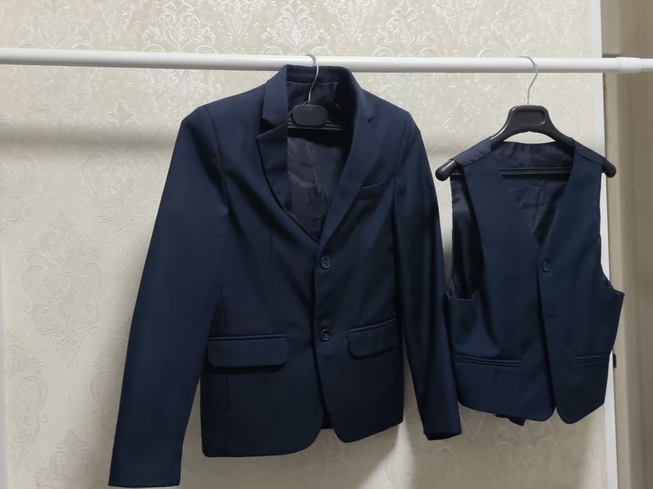 Пиджак, жилет, школьный на мальчика