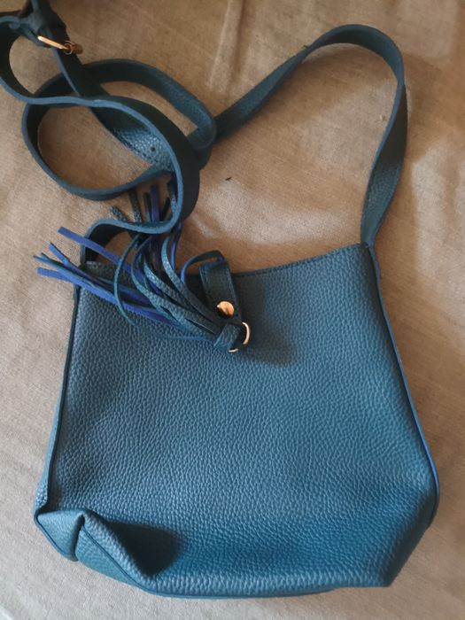 Симпатични чанти в търсене на нов дом