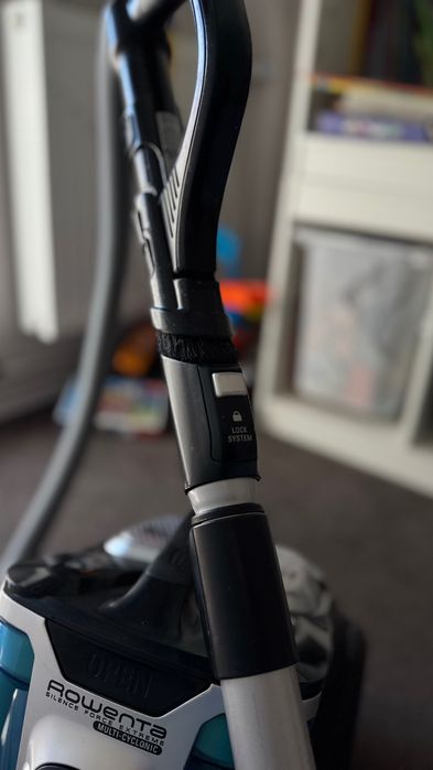 Aspirator Rowenta - Silence Force Extreme - Multi Cyclonic (fără sac)