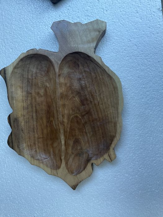 Mese lemn nuc si rasina epoxidica