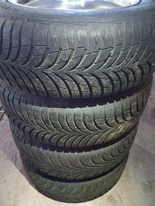 VW Джанти със зимни гуми RIAL 195/65/15 7,5J ET38 5x112 цо 66,6 -