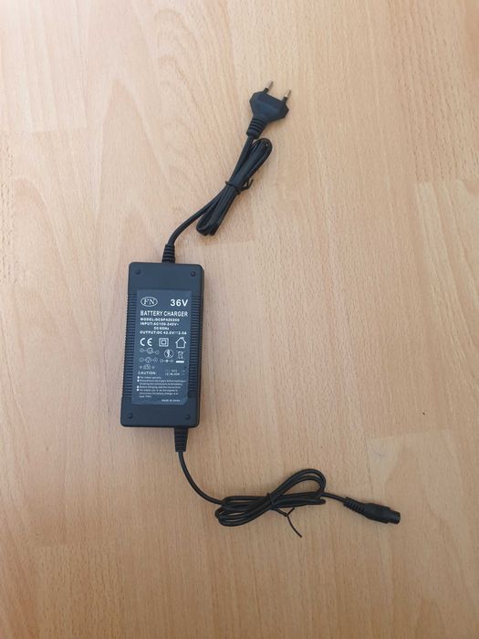 Incarcator Hoveboard / Hoverbord Trotineta electrica 42V  2Ah