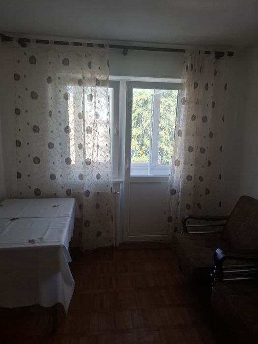 Inchiriez apartament