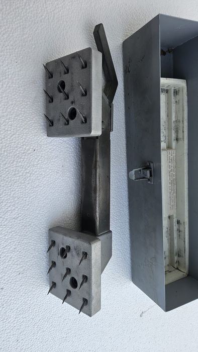 Dispozitiv Profesional pentru Ridicarea Pardoselii Tehnice (Bodenheber / Krallenheber) cu Cutie Originală – Made in Germany