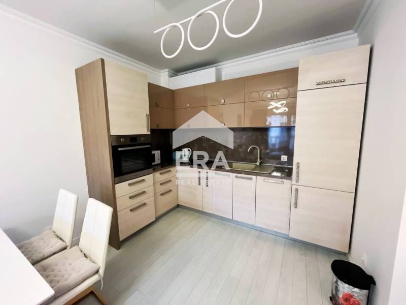 Продава се Двустаен апартамент в Варна, Център - 86 кв.м за 3721 €/кв.м - Снимка #2