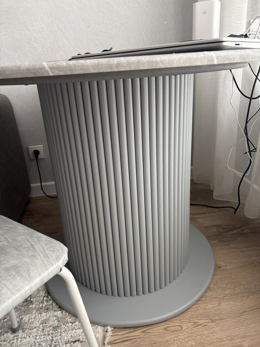 Продам круглый стол на кухню, материал Мдф