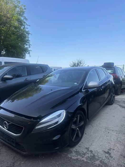 Volvo v40 2000d 150к.с 2019г D3 R Design