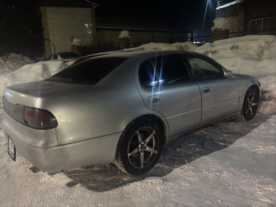 Машина Toyota arista