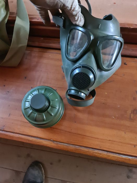Masca de gaz ani 1980