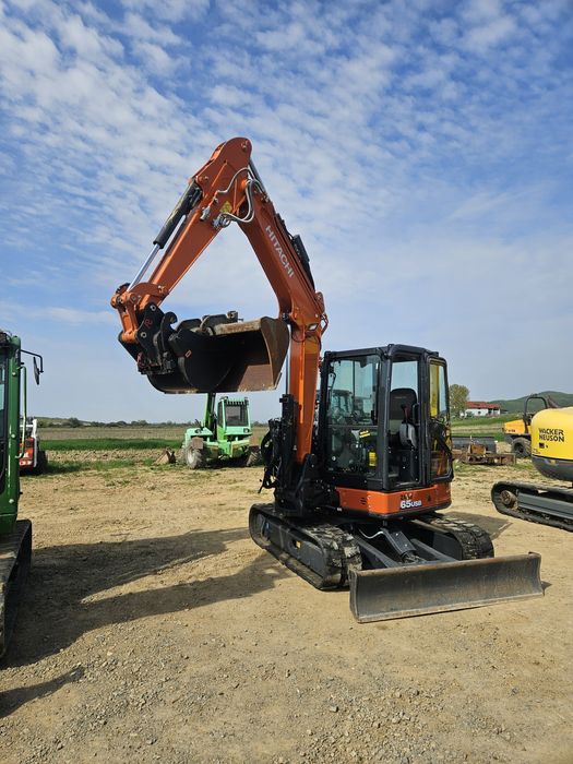 Excavator Hitachi 2022