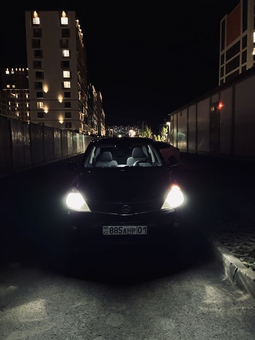 nissan tiida 2011