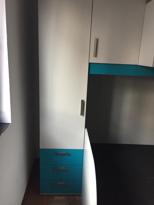 pat suprapus cu birou si saltele