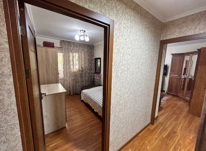 Novza metrosi oldida 2/2/4 50m² boʻlgan shinam kvartira ijaraga