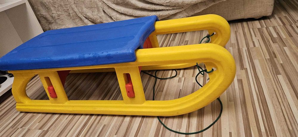 Vand Sanie ușoară și rezistentă, ideală pentru iarnă