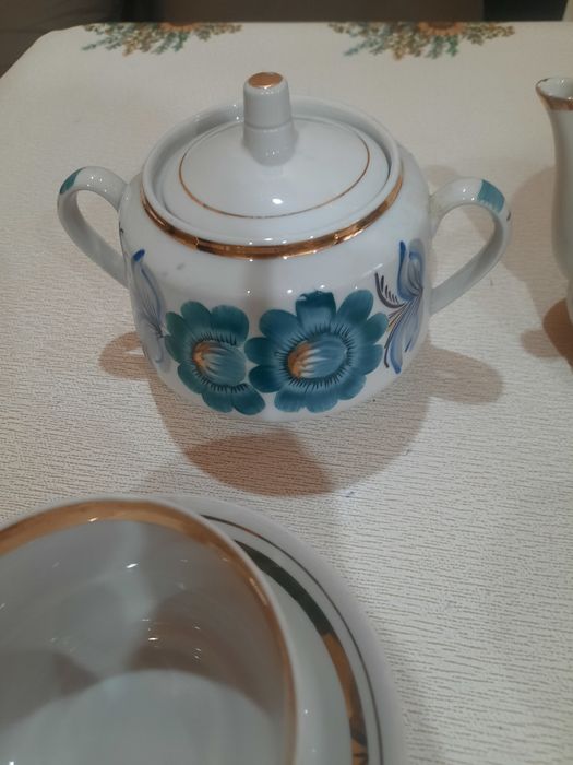 Абсолютно новый, редкий, красивый чайный сервиз на 6 персон (полный).