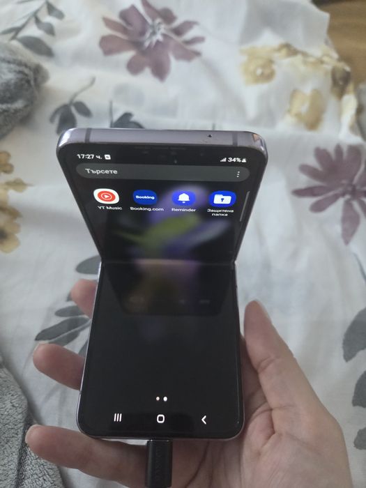 Продавам Samsung flip 4