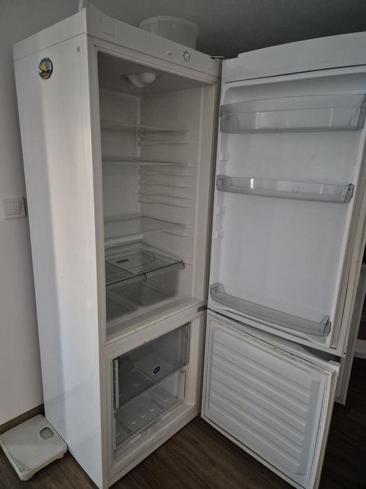 VAND doua frigidere, Whirlpool si Select