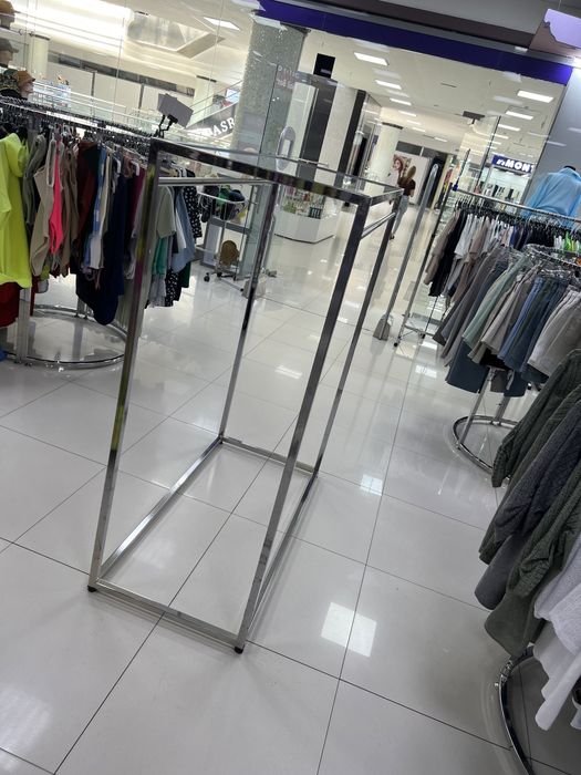 Стойка прямоугольная напольная для одежды