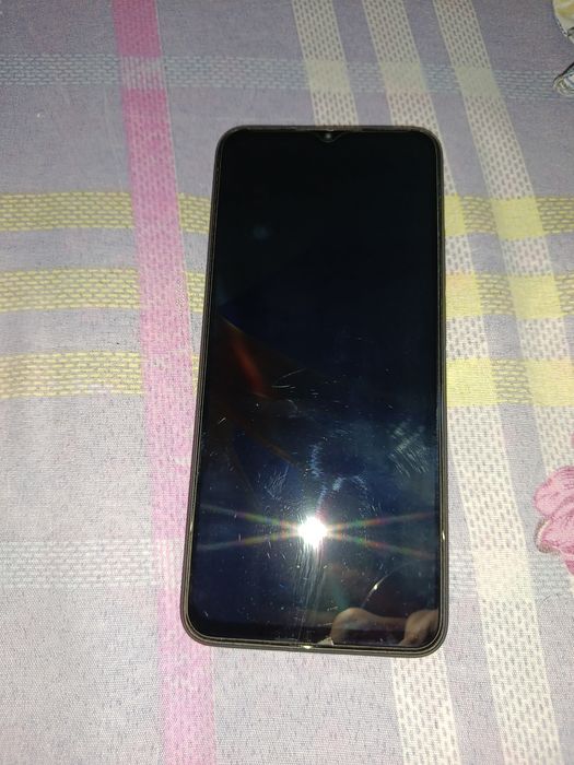 Oppo 17 K/A sotiladi 4/64 xotirasi aybi yoq