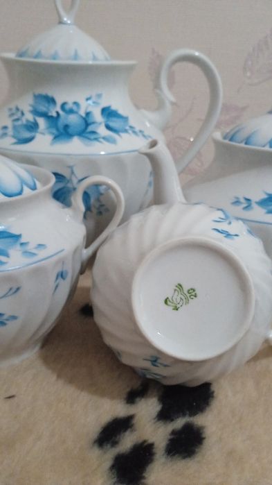 Чайник, сахарница,молочник