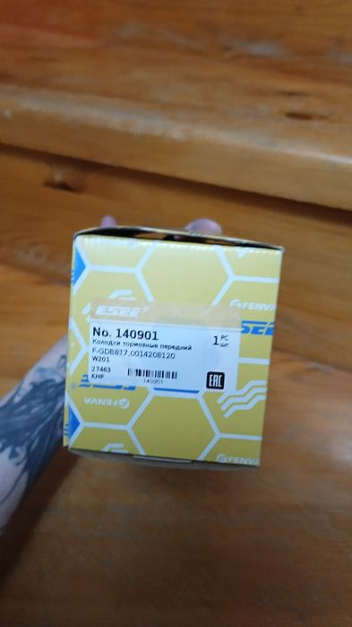 Продам колодки Mercedes 190 201