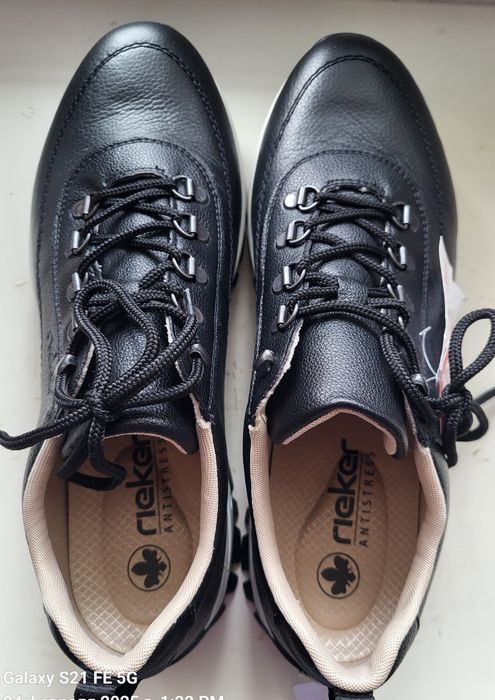 Кроссовки женские