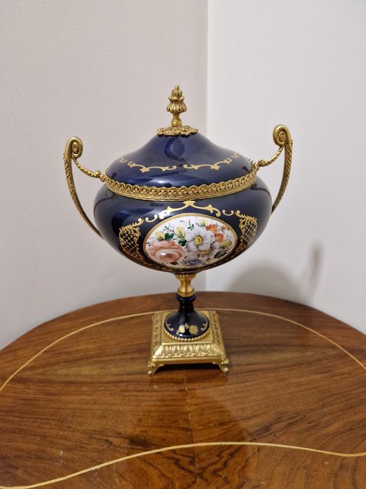 Уникална антикварна френска порцеланова купа Limoges