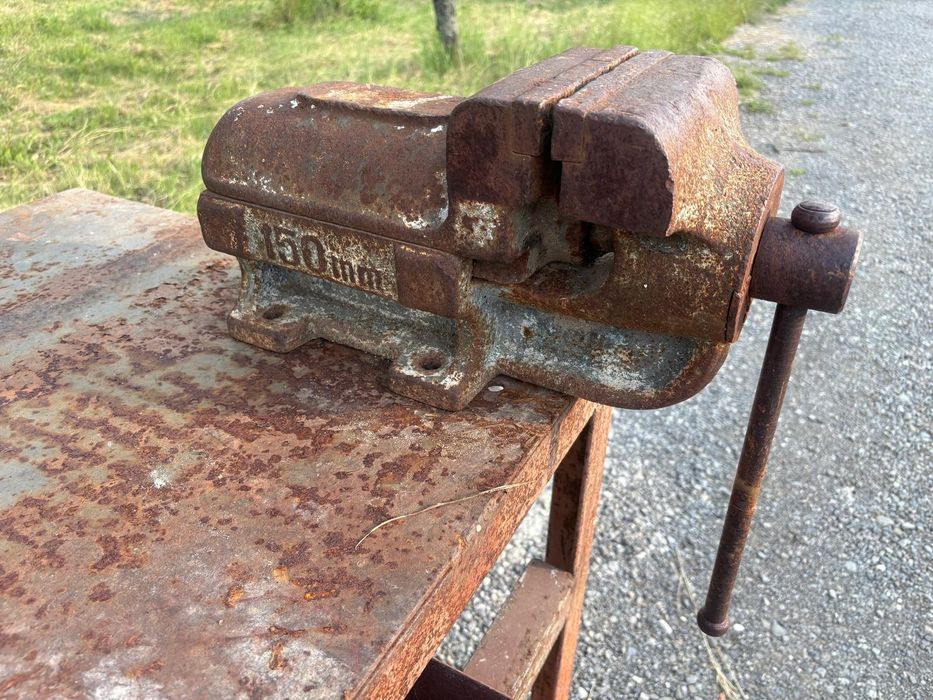 Vând banc și menghina