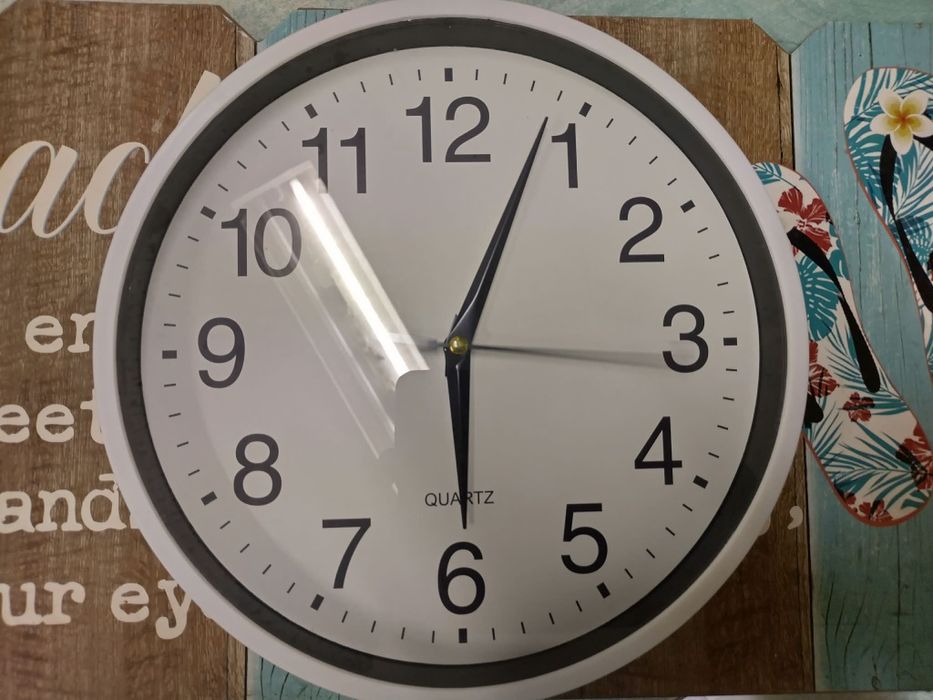 Оригинален професионален стенен часовник Кварц от Швейцария