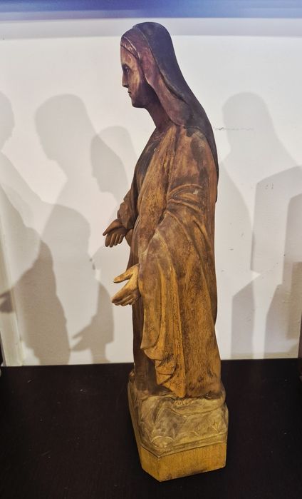 Statuetă sculptură în lemn reprezentând-o pe Fecioara Maria îndurerată, începutul secolului al XX-lea.