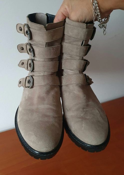 Ghete dama din piele moale intoarsa