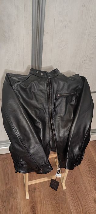 Стильная кожаная куртка