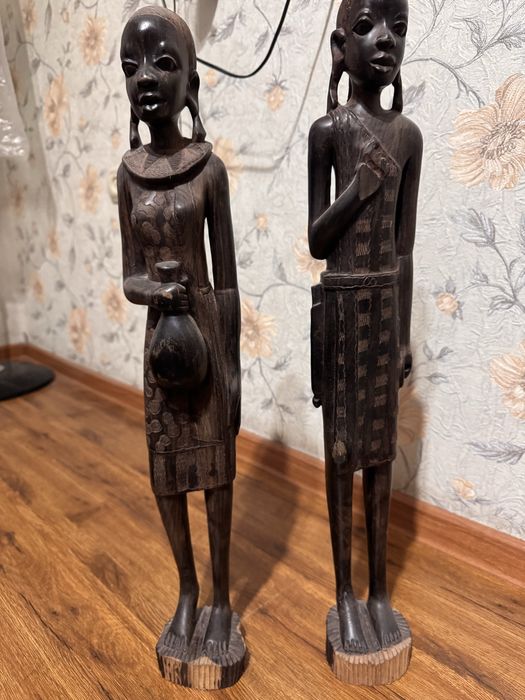 Статуэтки из черного дерева