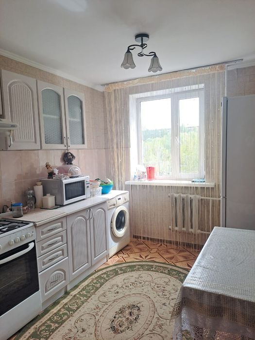 Продам 4 комнатную квартиру