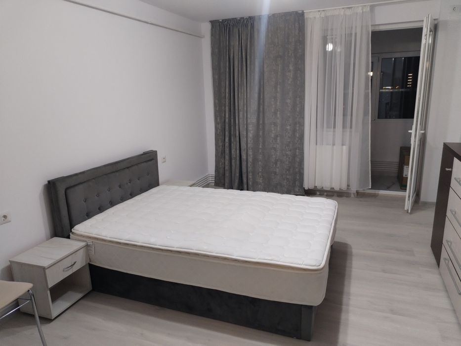 Pat tapitat pentru dormitor cu saltea