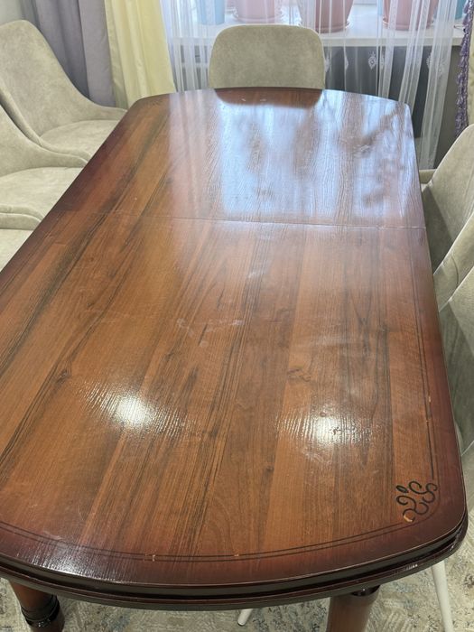 Стол для зал гостинной