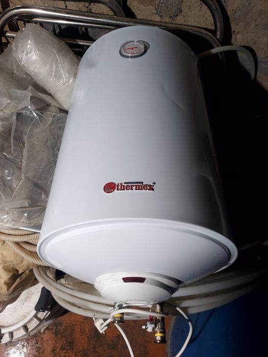 Аристон 80 литр почти новый