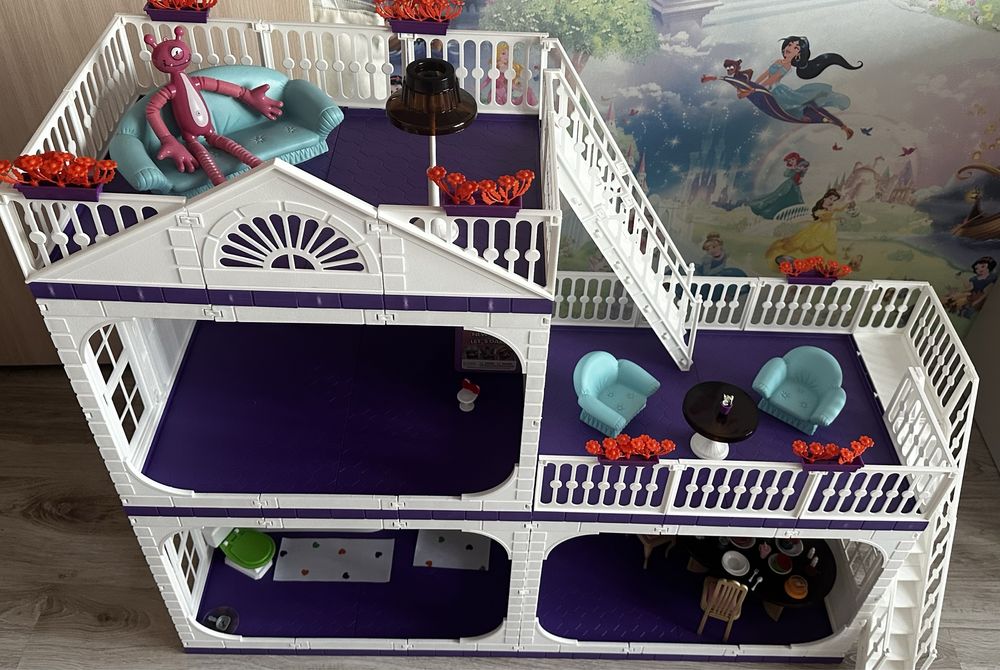 Продам кукольный домик