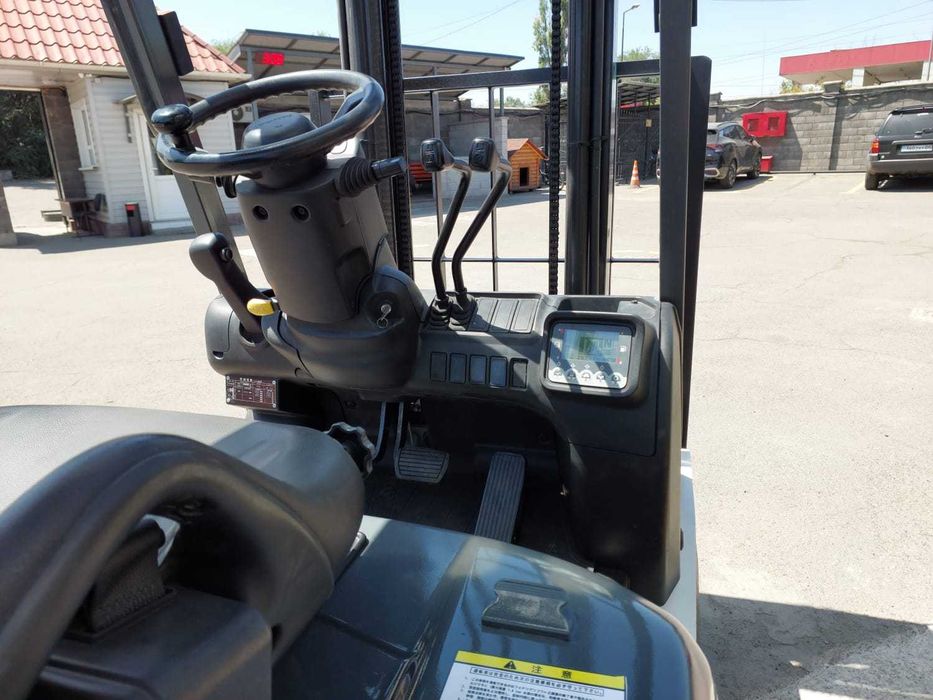 Вилочный погрузчик Unic Nissan FG18, автомат, газ-бензин, 1.8 тонн