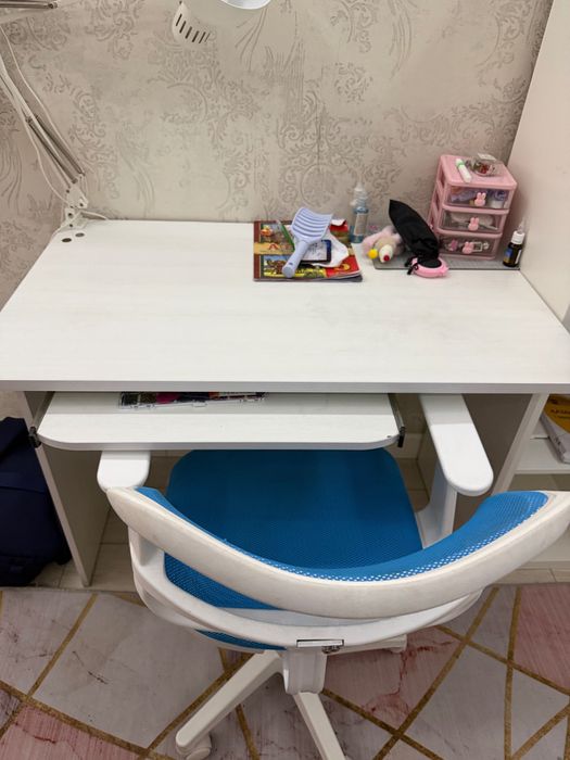 Продам стол +кресло