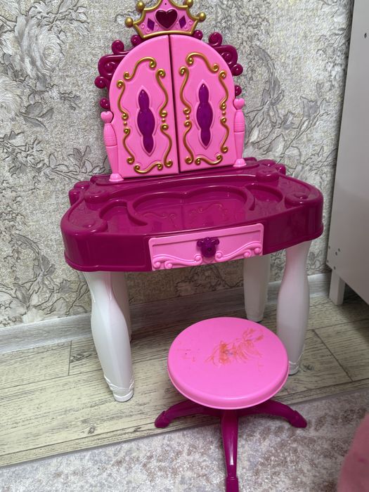Продам детский туалетный столик