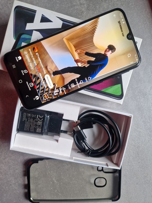 Samsung A40 cu 60/4 Gb sau un A20e cu 3/32 Gb memory