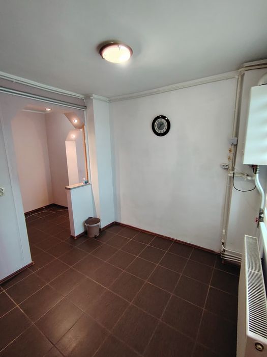 Apartament cu 2 camere de vânzare – zonă ultracentrală, renovat, Drăgășani