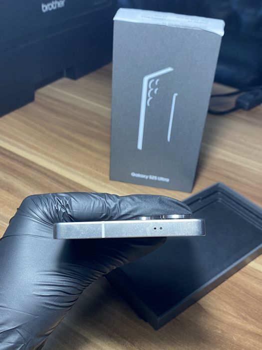 Samsung Galaxy s25 ultra • 512 GB • Titanium Black