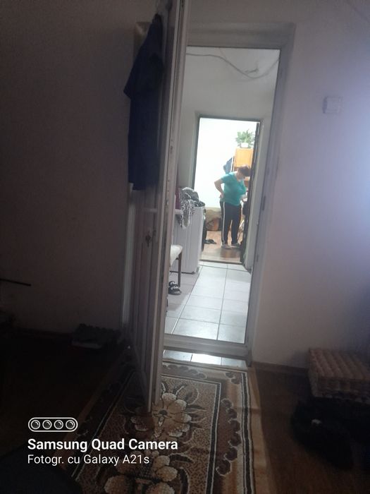 Inchiriez  camera la curte mobilata