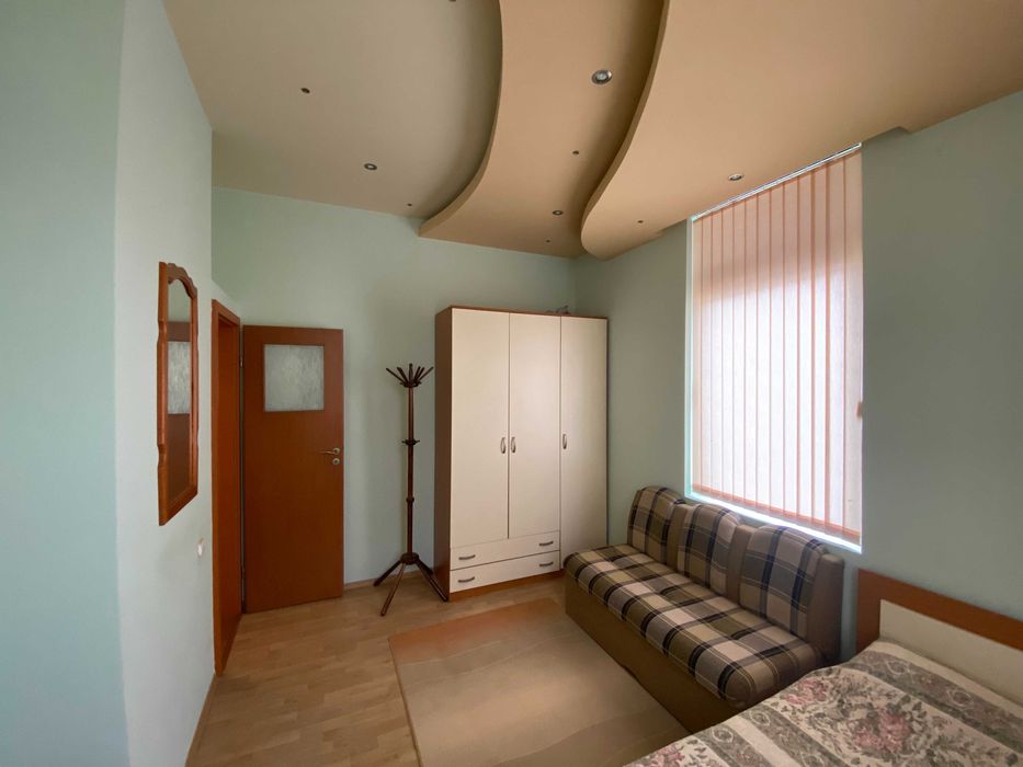 Дава се под наем Тристаен апартамент в Бургас, Изгрев - 100 кв.м за 663 € - Снимка #3