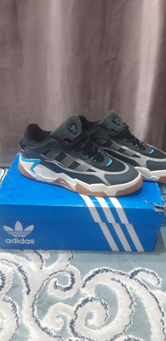 Обувь спортивная