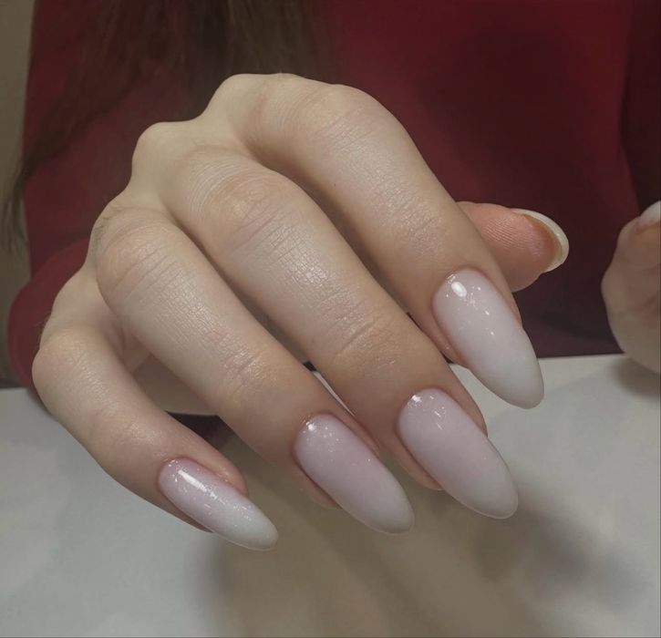 Маникюр, педикюр.