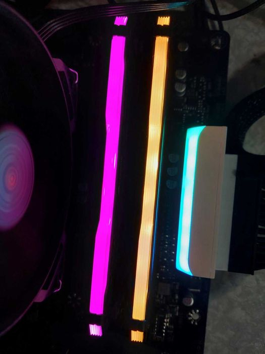 32GB 3600Mhz CL18 - Corsair Vengance, HyperX Predator, Kingston Fury